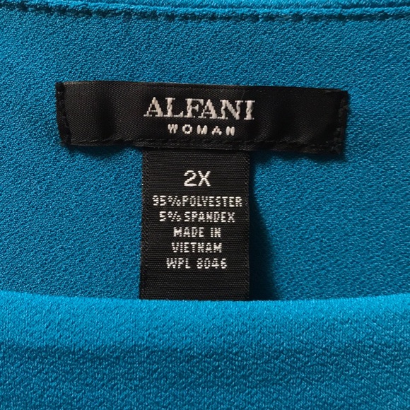 Teal crepe sleeveless top - Picture 3 of 3